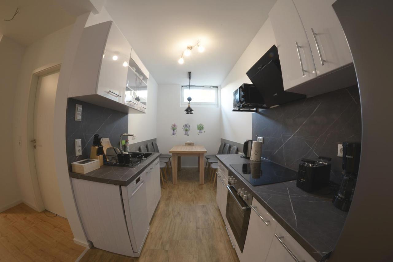 Schoene Ferienwohnung 78M2, 3 Schlafzimmer, 2 Baeder, Zentrumnah, 1Og Erfurt Eksteriør bilde