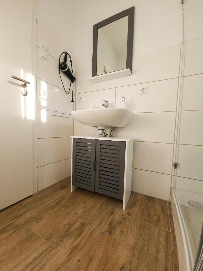Schoene Ferienwohnung 78M2, 3 Schlafzimmer, 2 Baeder, Zentrumnah, 1Og Erfurt Eksteriør bilde