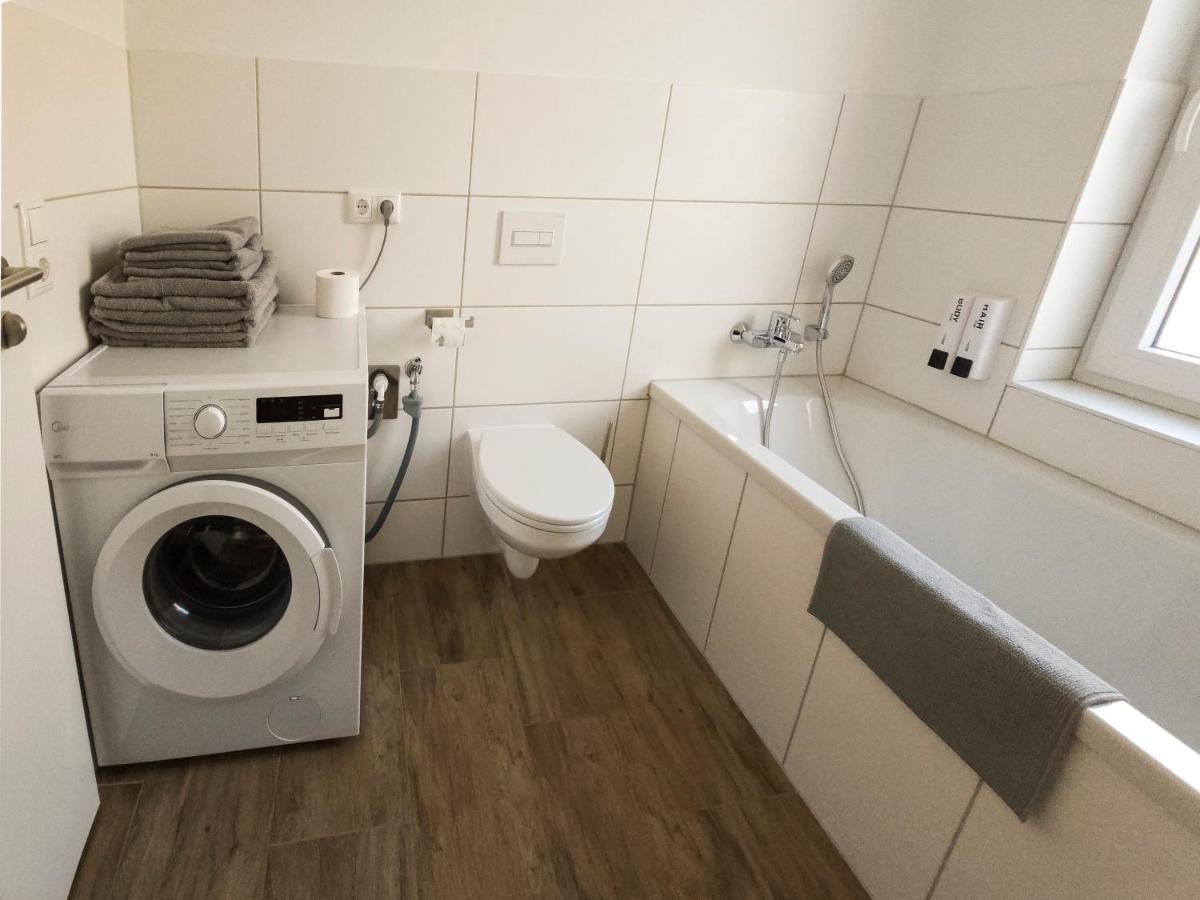 Schoene Ferienwohnung 78M2, 3 Schlafzimmer, 2 Baeder, Zentrumnah, 1Og Erfurt Eksteriør bilde