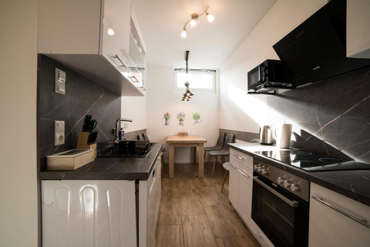 Schoene Ferienwohnung 78M2, 3 Schlafzimmer, 2 Baeder, Zentrumnah, 1Og Erfurt Eksteriør bilde